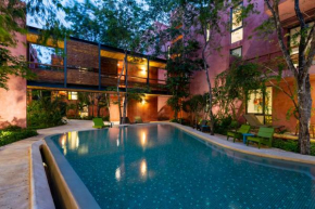 Chic Jungle 2 BR Condo by Happy Address